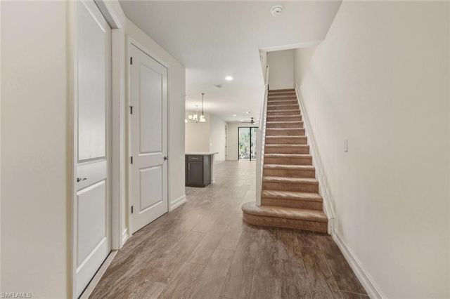 7923 BRISTOL CIR, Naples, FL 34120