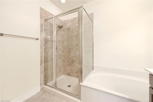 7923 BRISTOL CIR, Naples, FL 34120