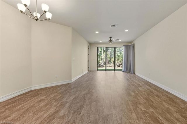 7923 BRISTOL CIR, Naples, FL 34120