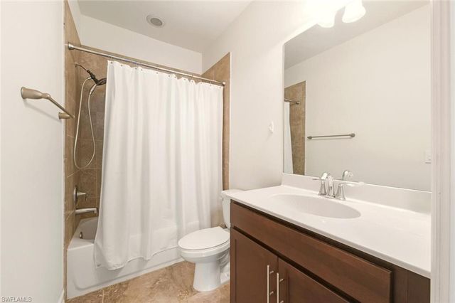 7923 BRISTOL CIR, Naples, FL 34120