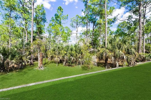 7923 BRISTOL CIR, Naples, FL 34120