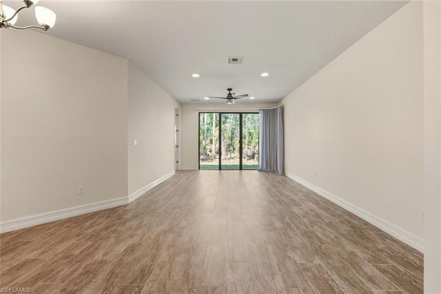 7923 BRISTOL CIR, Naples, FL 34120