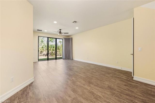 7923 BRISTOL CIR, Naples, FL 34120