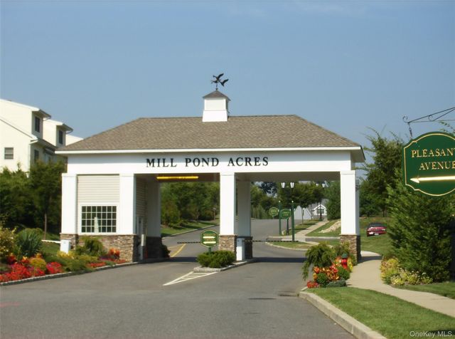 229 Miro Place 422, Port Washington, NY 11050