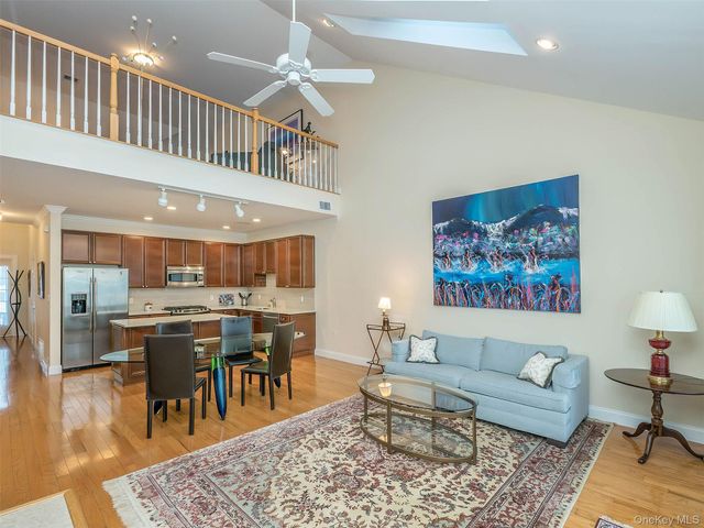 229 Miro Place 422, Port Washington, NY 11050