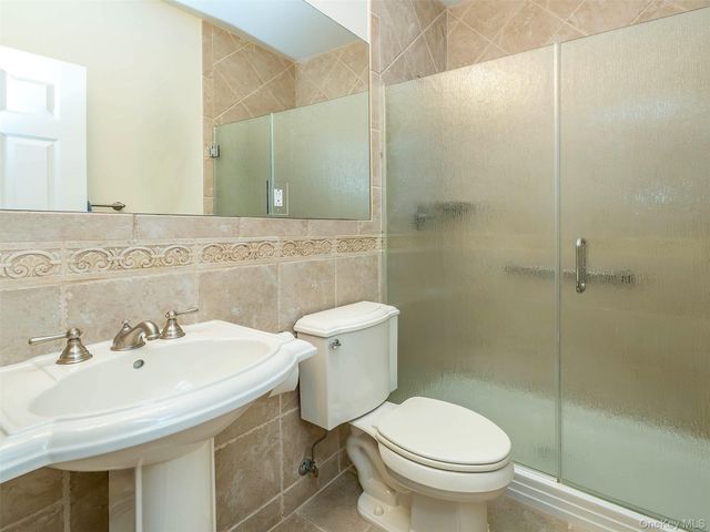 229 Miro Place 422, Port Washington, NY 11050