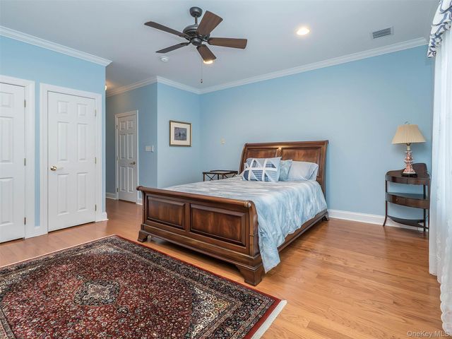 229 Miro Place 422, Port Washington, NY 11050