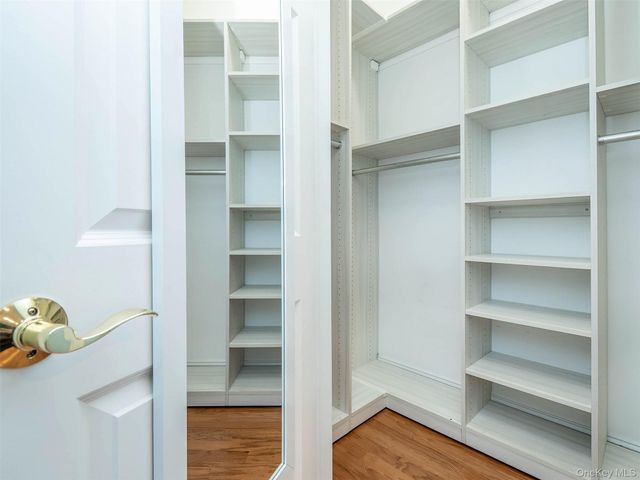 229 Miro Place 422, Port Washington, NY 11050