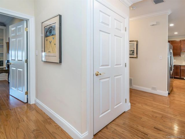 229 Miro Place 422, Port Washington, NY 11050