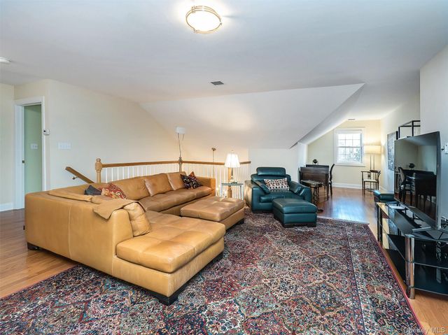 229 Miro Place 422, Port Washington, NY 11050