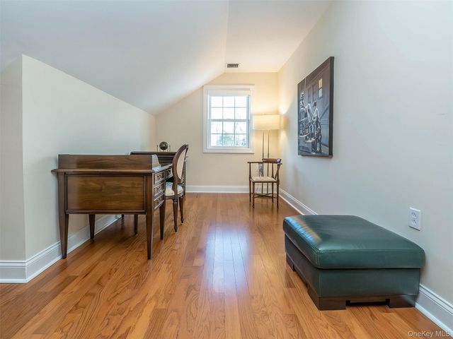 229 Miro Place 422, Port Washington, NY 11050