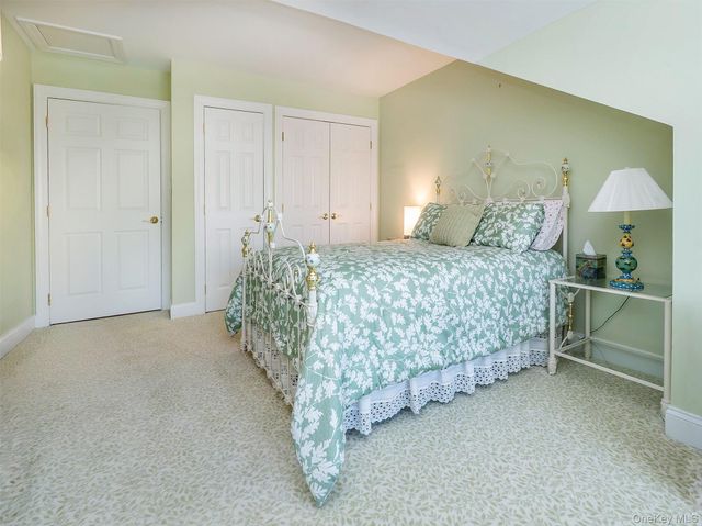 229 Miro Place 422, Port Washington, NY 11050