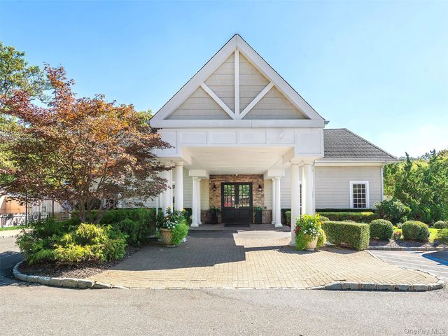 229 Miro Place 422, Port Washington, NY 11050