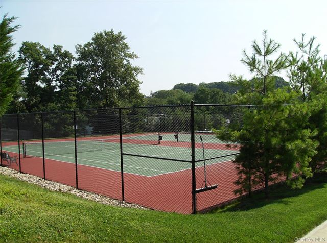 229 Miro Place 422, Port Washington, NY 11050