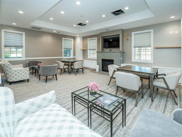 229 Miro Place 422, Port Washington, NY 11050