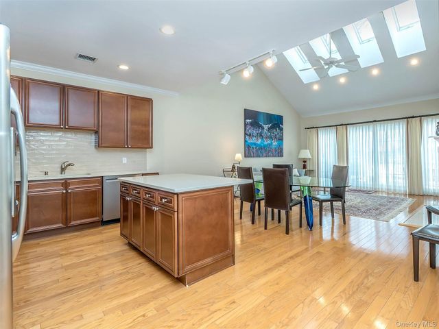 229 Miro Place 422, Port Washington, NY 11050