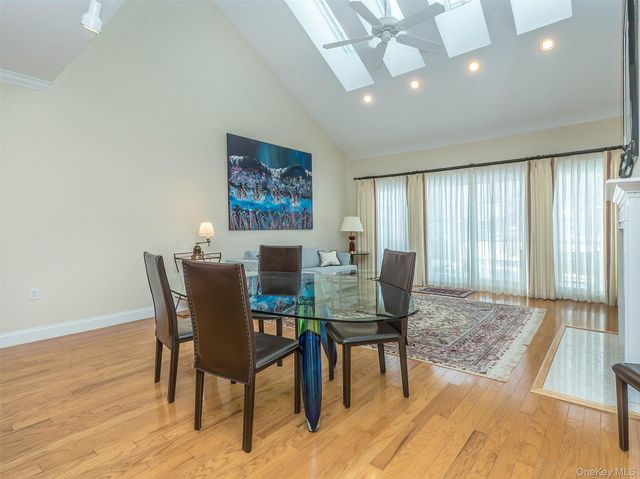 229 Miro Place 422, Port Washington, NY 11050