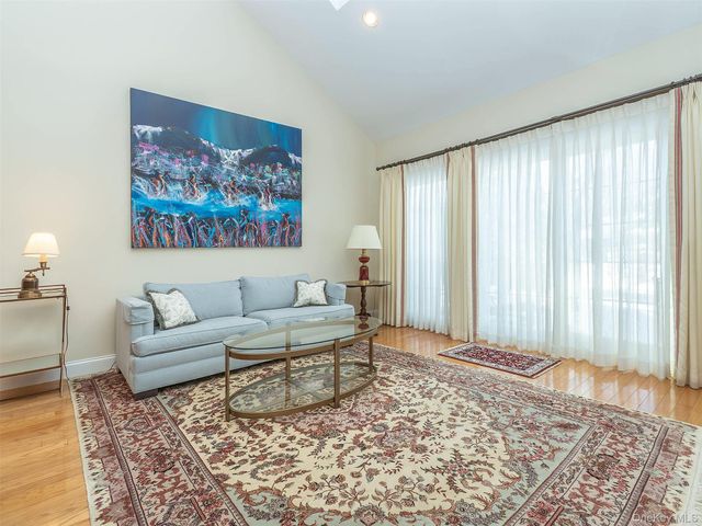 229 Miro Place 422, Port Washington, NY 11050