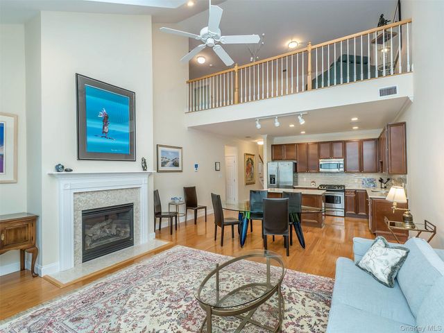 229 Miro Place 422, Port Washington, NY 11050