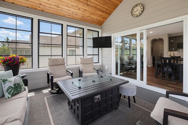 977 Pheasant Run S, Lino Lakes, MN 55014