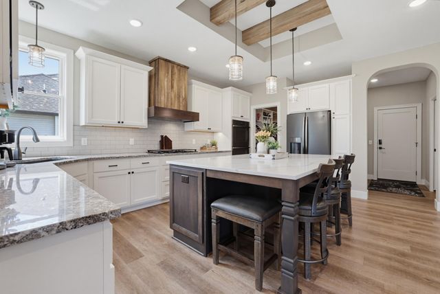 977 Pheasant Run S, Lino Lakes, MN 55014
