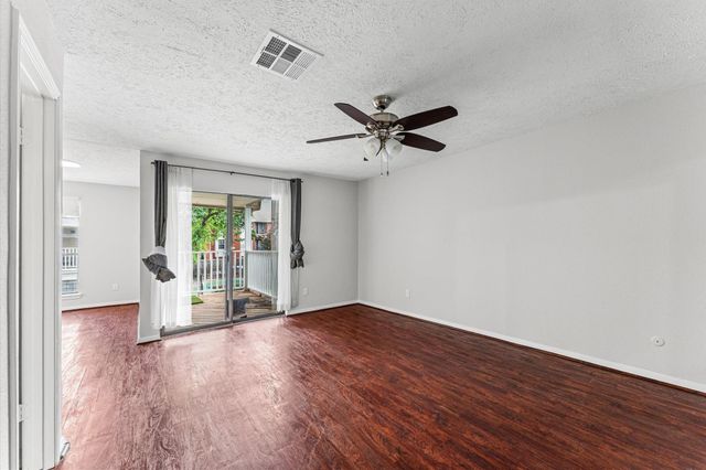 2220 Bering Drive 23, Houston, TX 77057