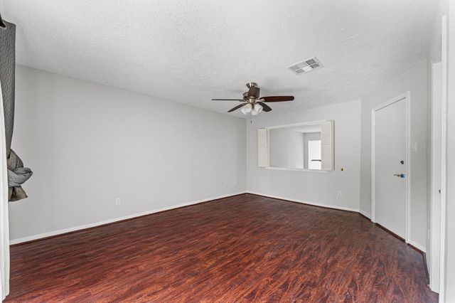 2220 Bering Drive 23, Houston, TX 77057