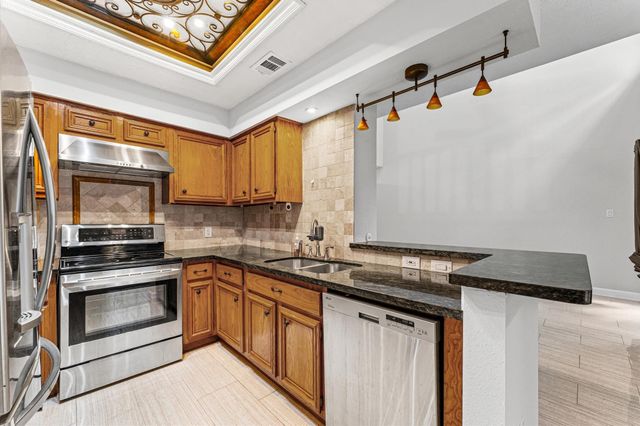 2220 Bering Drive 23, Houston, TX 77057