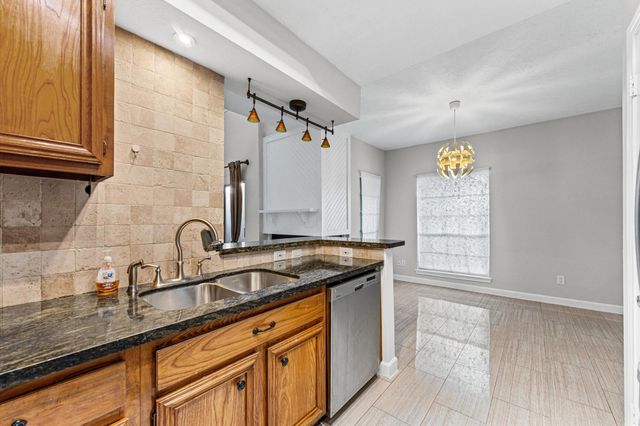 2220 Bering Drive 23, Houston, TX 77057