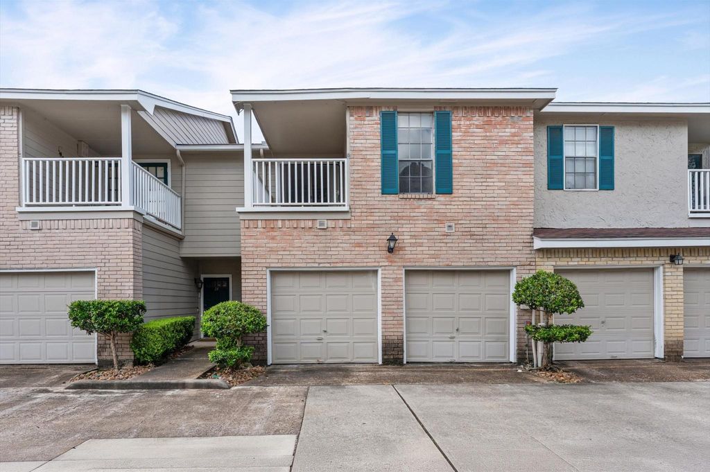 2220 Bering Drive 23, Houston, TX 77057