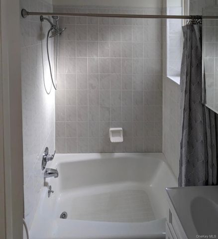 6085 71st Avenue 3, Ridgewood, NY 11385