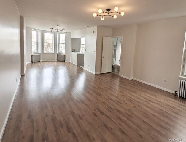 6085 71st Avenue 3, Ridgewood, NY 11385