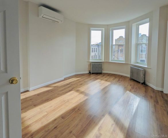 6085 71st Avenue 3, Ridgewood, NY 11385