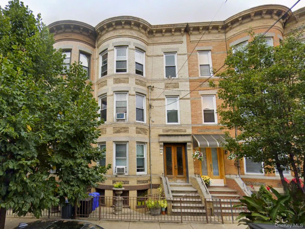 6085 71st Avenue 3, Ridgewood, NY 11385