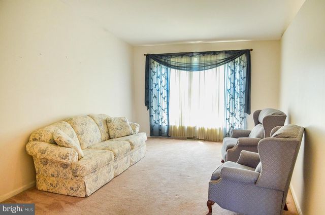 16 HOFFHEINS DR, New Freedom, PA 17349