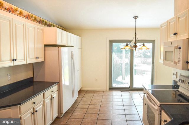 16 HOFFHEINS DR, New Freedom, PA 17349