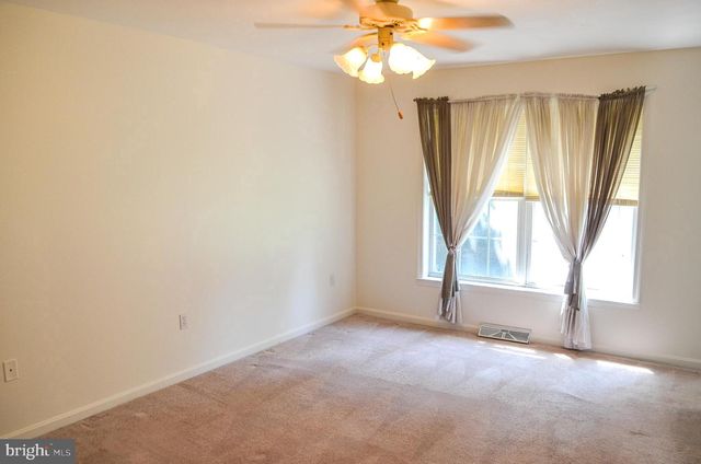 16 HOFFHEINS DR, New Freedom, PA 17349