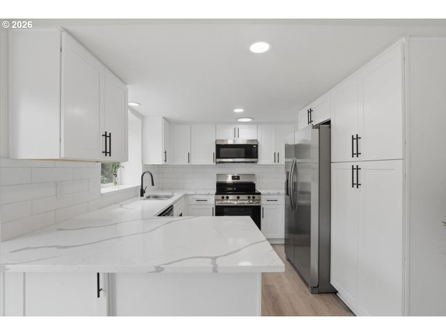 3885 Sw 8TH St, Gresham, OR 97030