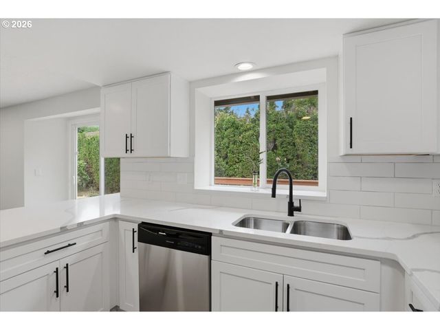 3885 Sw 8TH St, Gresham, OR 97030