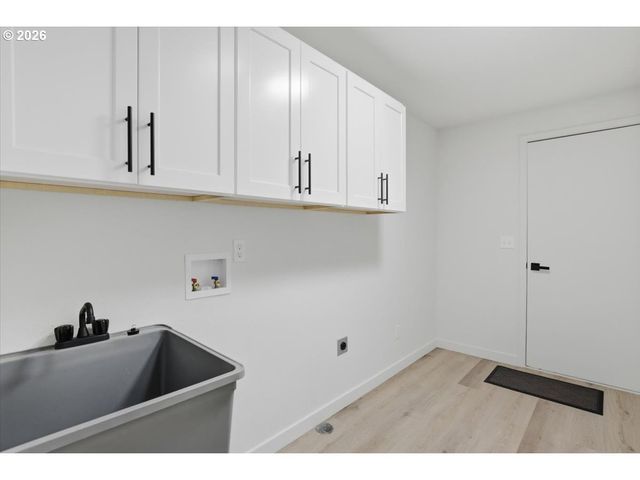 3885 Sw 8TH St, Gresham, OR 97030