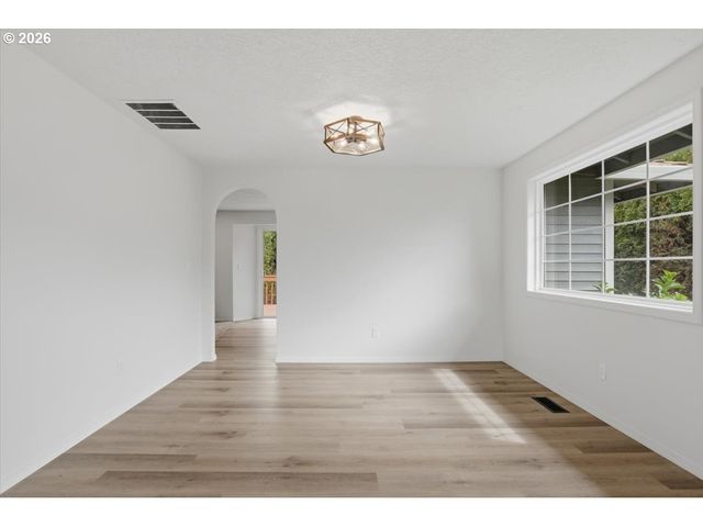 3885 Sw 8TH St, Gresham, OR 97030