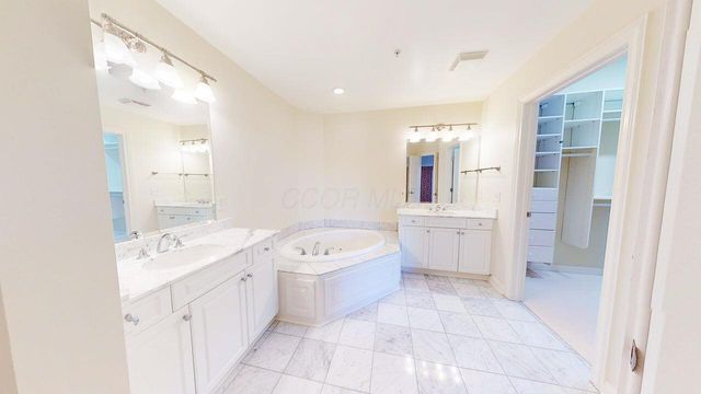 5745 Newbank Circle, 202 202, Dublin, OH 43017