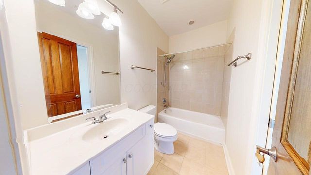 5745 Newbank Circle, 202 202, Dublin, OH 43017