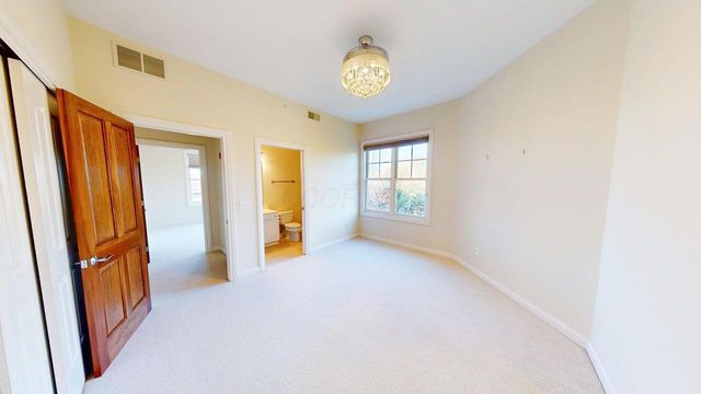 5745 Newbank Circle, 202 202, Dublin, OH 43017