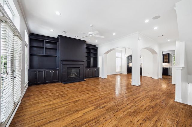 4013 Blossom Street, Houston, TX 77007