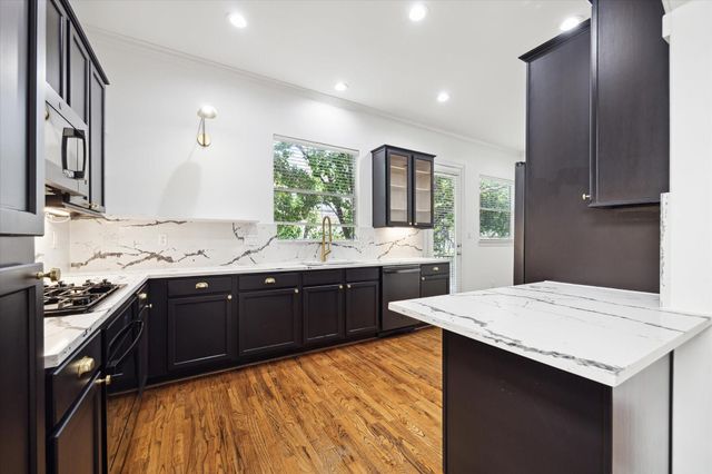 4013 Blossom Street, Houston, TX 77007