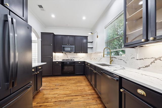 4013 Blossom Street, Houston, TX 77007