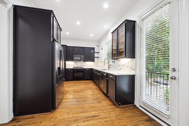 4013 Blossom Street, Houston, TX 77007