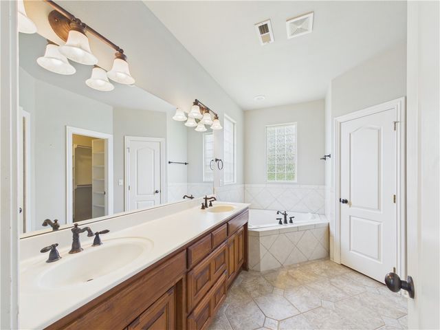 4424 W Collins Circle, Rogers, AR 72758