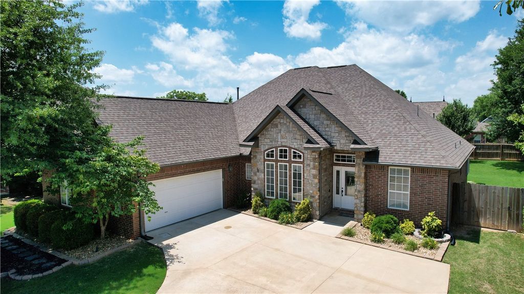 4424 W Collins Circle, Rogers, AR 72758